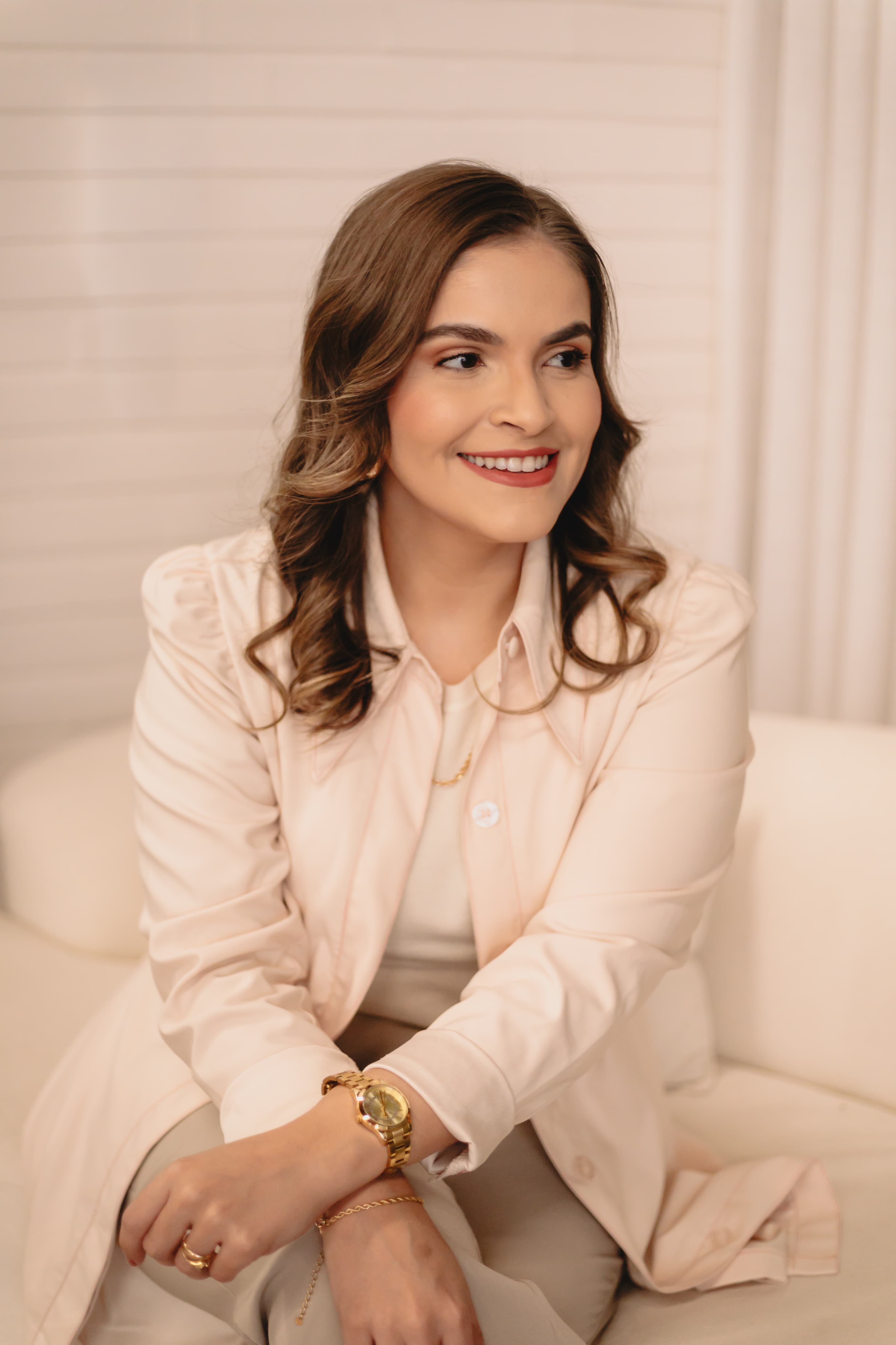 Dra. Mayara Baroni no consultório